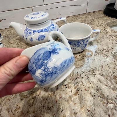 Lot 40 Blue & White china group