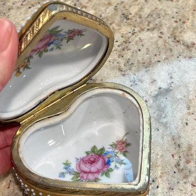 Lot 44 Porcelain lot