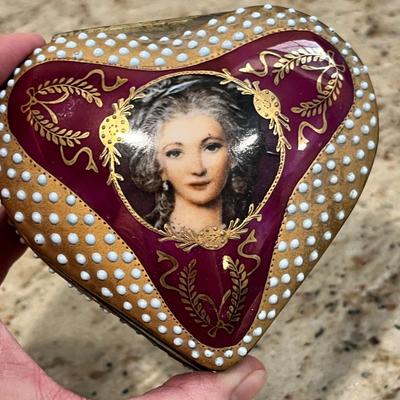 Lot 44 Porcelain lot