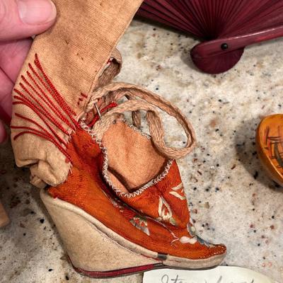 Lot 64 China souvenirs