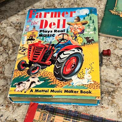 Lot 75 Vintage books/ magazines