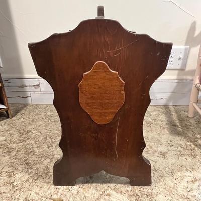 Lot 80 Vintage magazine rack