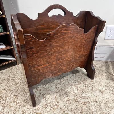 Lot 80 Vintage magazine rack