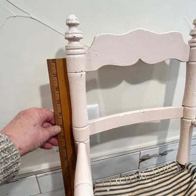 Lot 84 Child's chair w/ bears