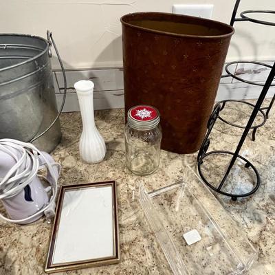 Lot 85 Kitchen & household misc