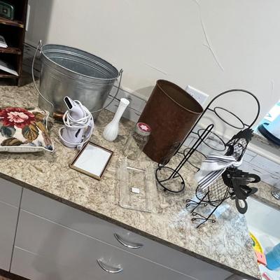 Lot 85 Kitchen & household misc