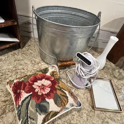 Lot 85 Kitchen & household misc