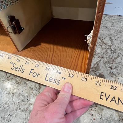 Lot 86 Vintage home-made doll house