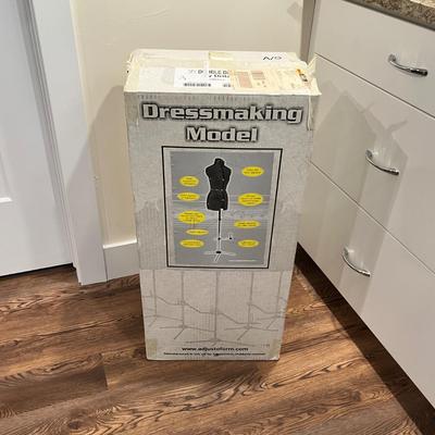 Lot 92 NIB Dress form #2