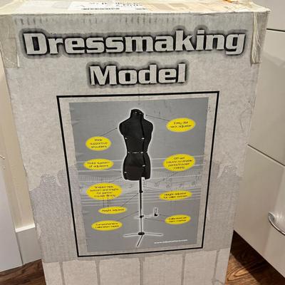 Lot 92 NIB Dress form #2