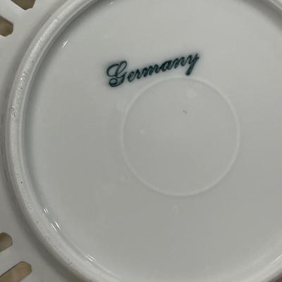 Lot 98 Porcelain lot