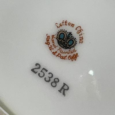 Lot 98 Porcelain lot