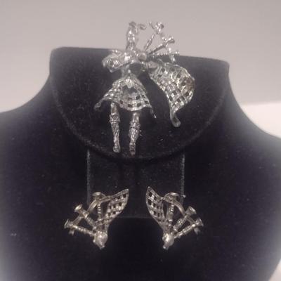 Sterling Silver Brooch and Earrings- Bagpiper Design- Approx Total Weight 15.93 Grams (#8)