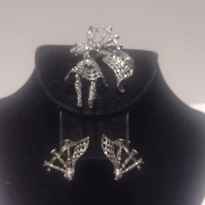 Sterling Silver Brooch and Earrings- Bagpiper Design- Approx Total Weight 15.93 Grams (#8)
