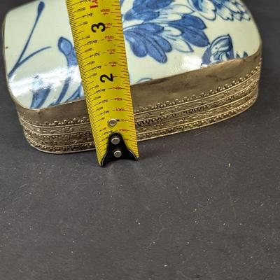Chinese Old White & Blue Flower Graphic Porcelain Art Pewter Box