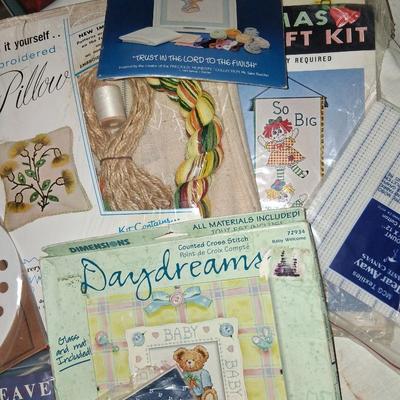 Sale Photo Thumbnail #79: Craft kits, palate,  matts, & more. All for one money