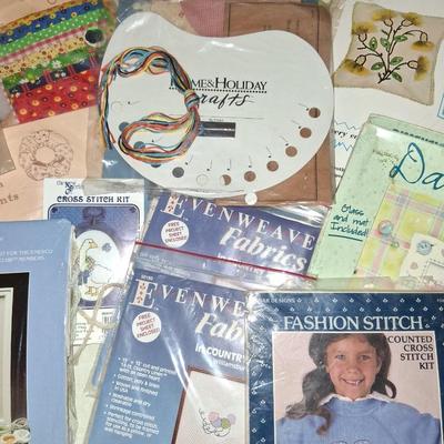 Sale Photo Thumbnail #78: Craft kits, palate,  matts, & more. All for one money