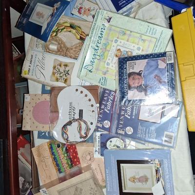 Sale Photo Thumbnail #72: Craft kits, palate,  matts, & more. All for one money