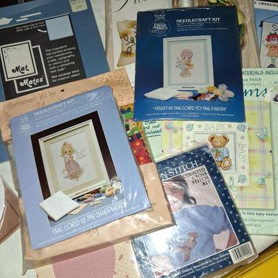 Sale Photo Thumbnail #77: Craft kits, palate,  matts, & more. All for one money