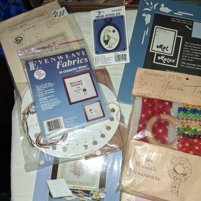 Sale Photo Thumbnail #71: Craft kits, palate,  matts, & more. All for one money