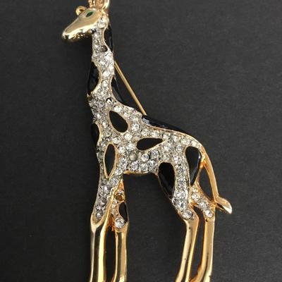 Cute, rhinestone, giraffe brooch