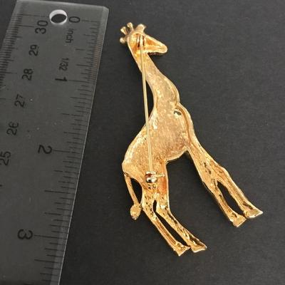 Cute, rhinestone, giraffe brooch