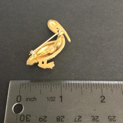 Vintage gold tone pelican/ brooch