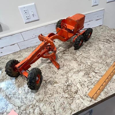 Lot 123 Vintage 1949 DOEPKE Adams Motor Road Grader Pressed Steel Model Diesel Orange
