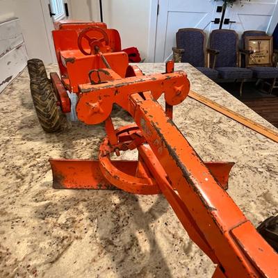 Lot 123 Vintage 1949 DOEPKE Adams Motor Road Grader Pressed Steel Model Diesel Orange