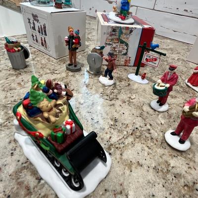 Lot 134 Lefton Colonial Village People