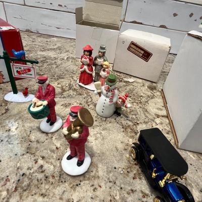 Lot 134 Lefton Colonial Village People