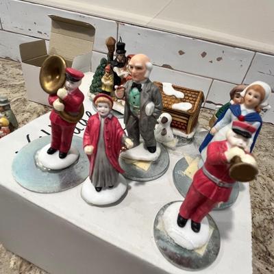 Lot 134 Lefton Colonial Village People