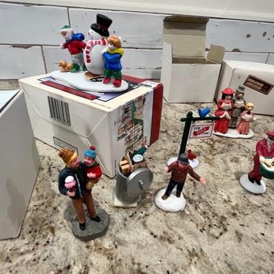 Lot 134 Lefton Colonial Village People