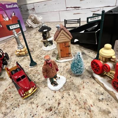 Lot 135 Christmas Village items