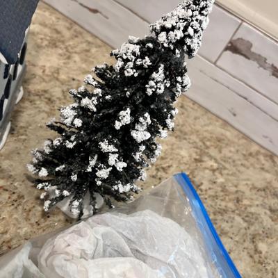 Lot 139 Christmas decor