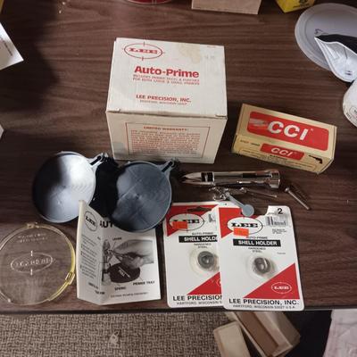LEE AUTO-PRIME AND LARGE PISTOL PRIMERS