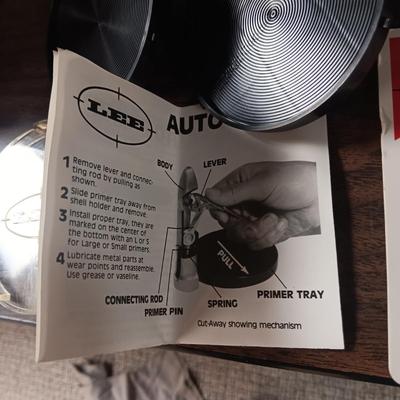 LEE AUTO-PRIME AND LARGE PISTOL PRIMERS