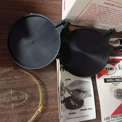 LEE AUTO-PRIME AND LARGE PISTOL PRIMERS