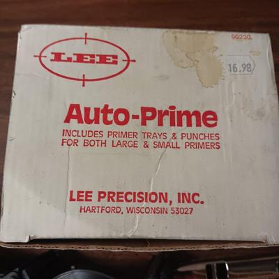 LEE AUTO-PRIME AND LARGE PISTOL PRIMERS