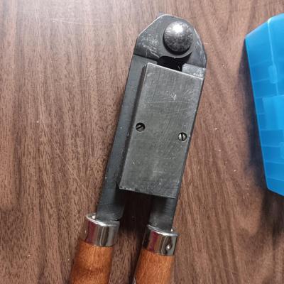 BULLET MOLD AND A 44 MAG CASE-GARD