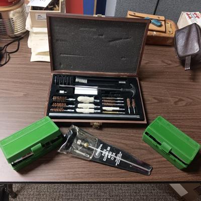 VERY NICE GUN CLEANING KIT, 2 CASE-GARDS AND A PISTOL CLEANING KIT