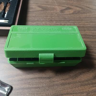 VERY NICE GUN CLEANING KIT, 2 CASE-GARDS AND A PISTOL CLEANING KIT