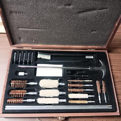 VERY NICE GUN CLEANING KIT, 2 CASE-GARDS AND A PISTOL CLEANING KIT