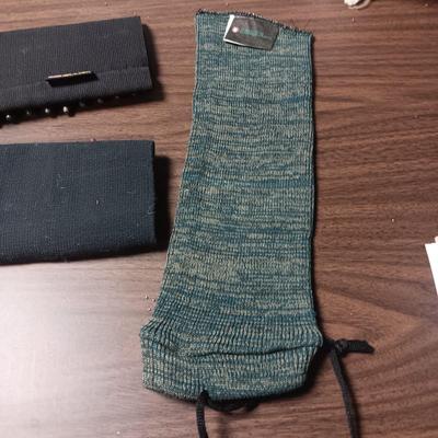 2 ELASTIC BULLET HOLDERS, GANDER SLEEVE AND SMALL PISTOL HOLDER