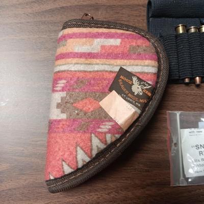 2 ELASTIC BULLET HOLDERS, GANDER SLEEVE AND SMALL PISTOL HOLDER