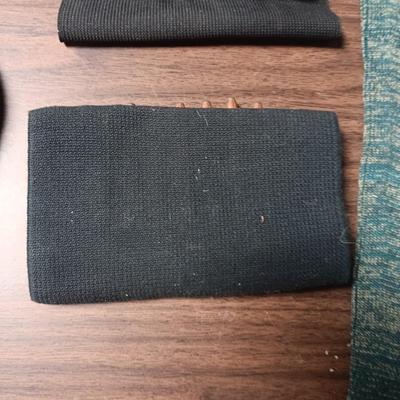 2 ELASTIC BULLET HOLDERS, GANDER SLEEVE AND SMALL PISTOL HOLDER