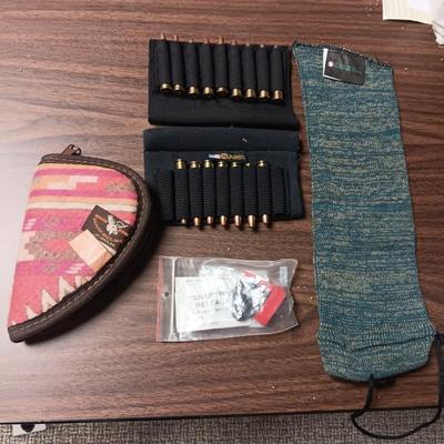 2 ELASTIC BULLET HOLDERS, GANDER SLEEVE AND SMALL PISTOL HOLDER