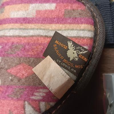 2 ELASTIC BULLET HOLDERS, GANDER SLEEVE AND SMALL PISTOL HOLDER