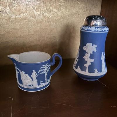 5 pieces of wedgewood