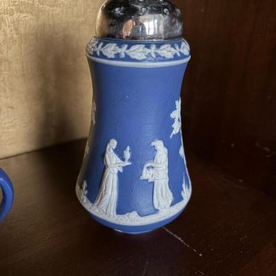 5 pieces of wedgewood